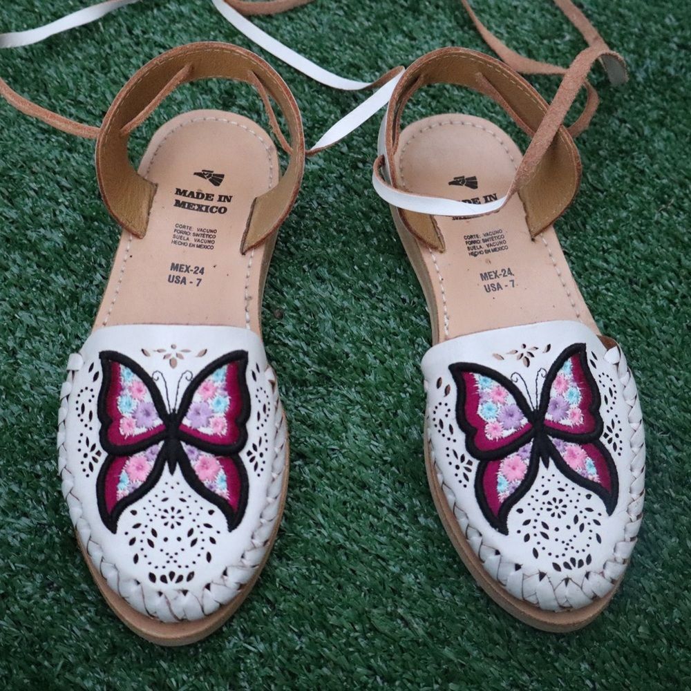 Leather Sandals with butterfly Embroidery size 7 womens